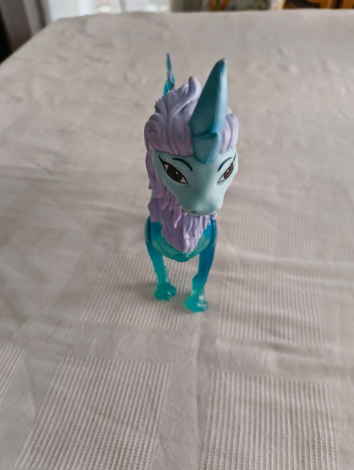 Dragon sisu raya lumineux