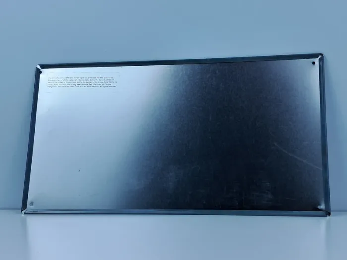 Plaque publicitaire Coca-Cola At Fountains or in Bottles en métal au style vintage américain - photo numéro 2