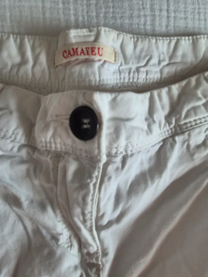 Short blanc Camaïeu bouton noir taille 40 - photo numéro 5