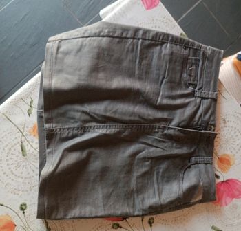 Jupe grise avec contour des poches argenté