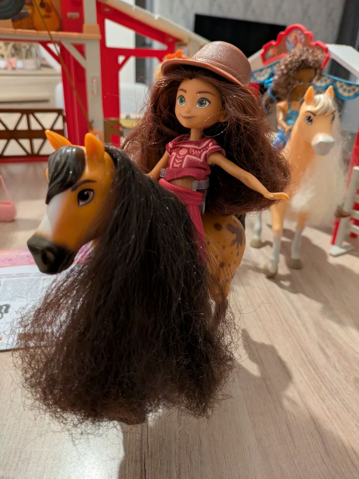 Centre équestre spirit et poupées - photo numéro 2