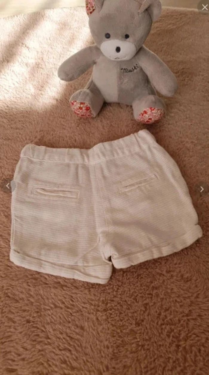 Short écru avec liserets dorés. - photo numéro 3