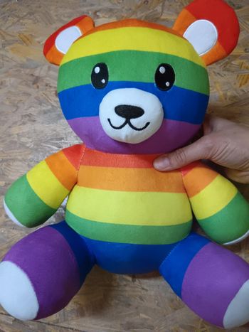 Peluche ours arc en ciel