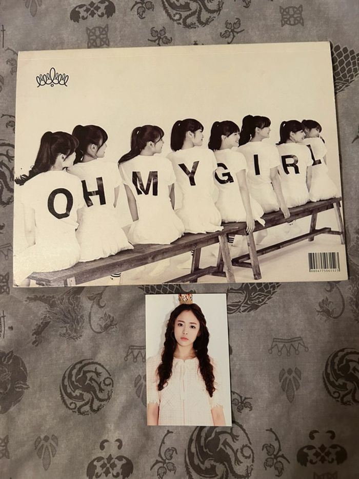 Livre : Oh My Girl + 1 carte + CD