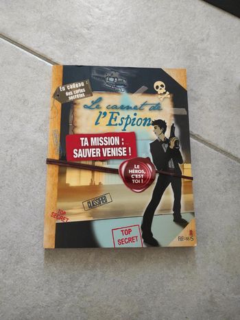 Livre le carnet de l'espion fleurus