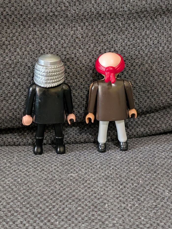 2 playmobil prisonniers - photo numéro 2