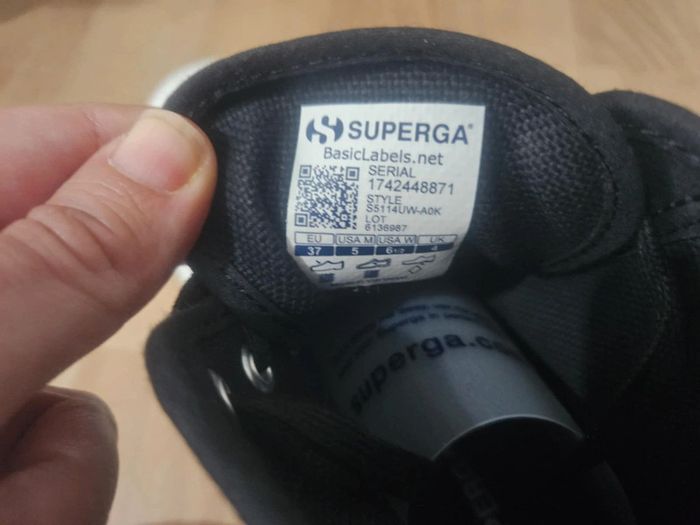 Baskets Superga noires neuves jamais portées dans leur boîte d'origine taille 37 - photo numéro 6