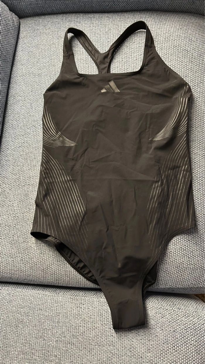 Maillot de bain de natation neuf Adidas taille 46 - photo numéro 2