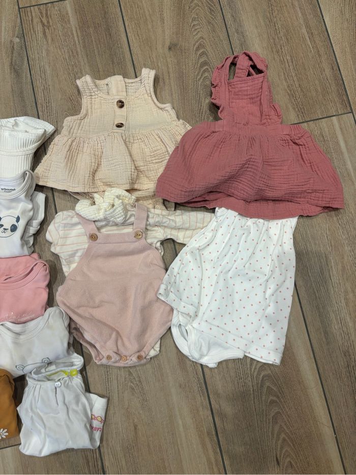 Lot vêtements bébé 6 mois - photo numéro 3