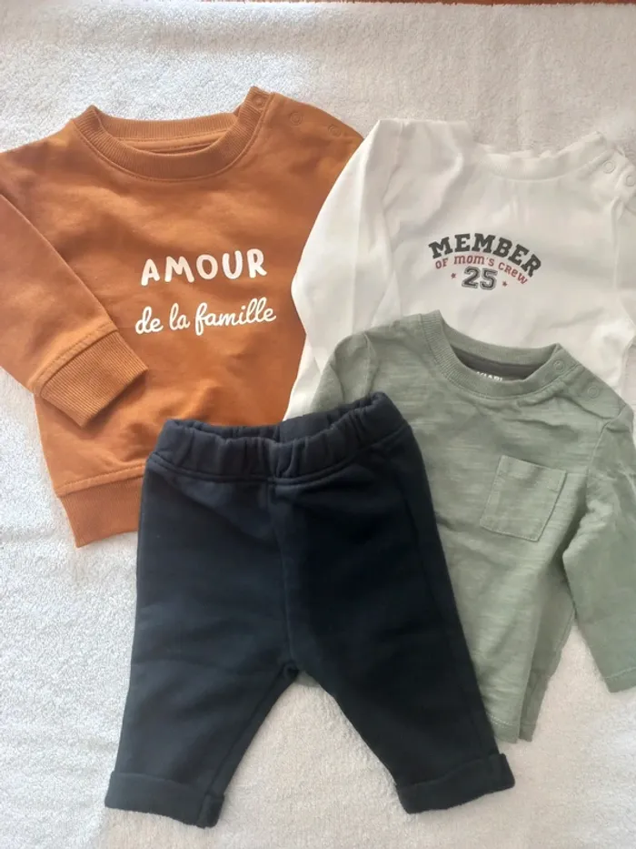 Ensemble sweat/2 pulls légers/pantalon taille 3 mois