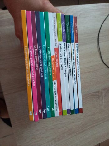 Lot de 13 petits livres