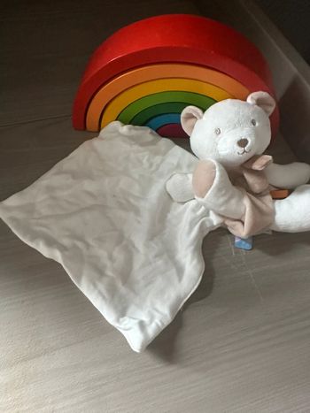 Doudou ours mouchoir beige polaire mouchoir veloudoux sucre d'orge cajou