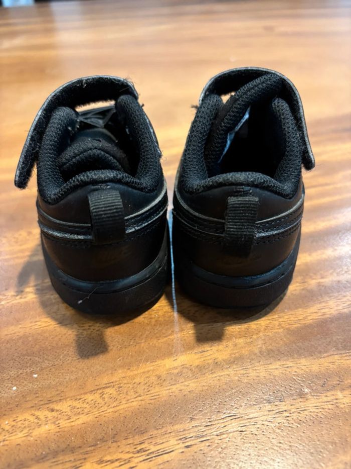 Basket Nike pointure 22 - photo numéro 5