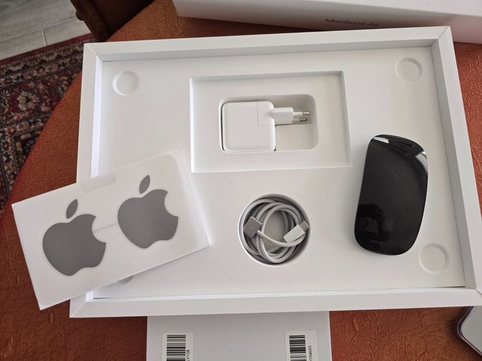 MacBook Air 15" M2 2023 8GB/256GB EXCELLENT ÉTAT + Magic Mouse + Pack Complet - photo numéro 2