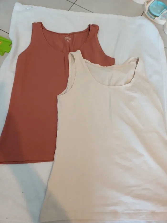 Lot 2 débardeurs uni Taille 44 Zeeman