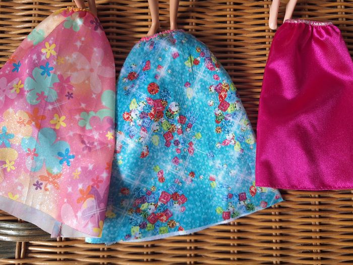 Lot de 3 barbies en maillot de bain dont 1 avec perruque - photo numéro 3