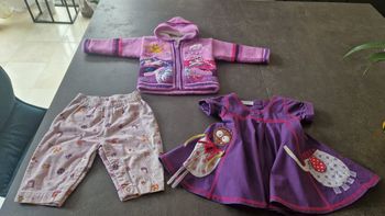 Gilet polaire Pérou  robe et pantalon 6 mois tbe