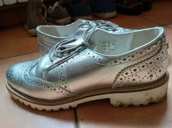 derbies argentés Taille 39 Marque KICKERS 
