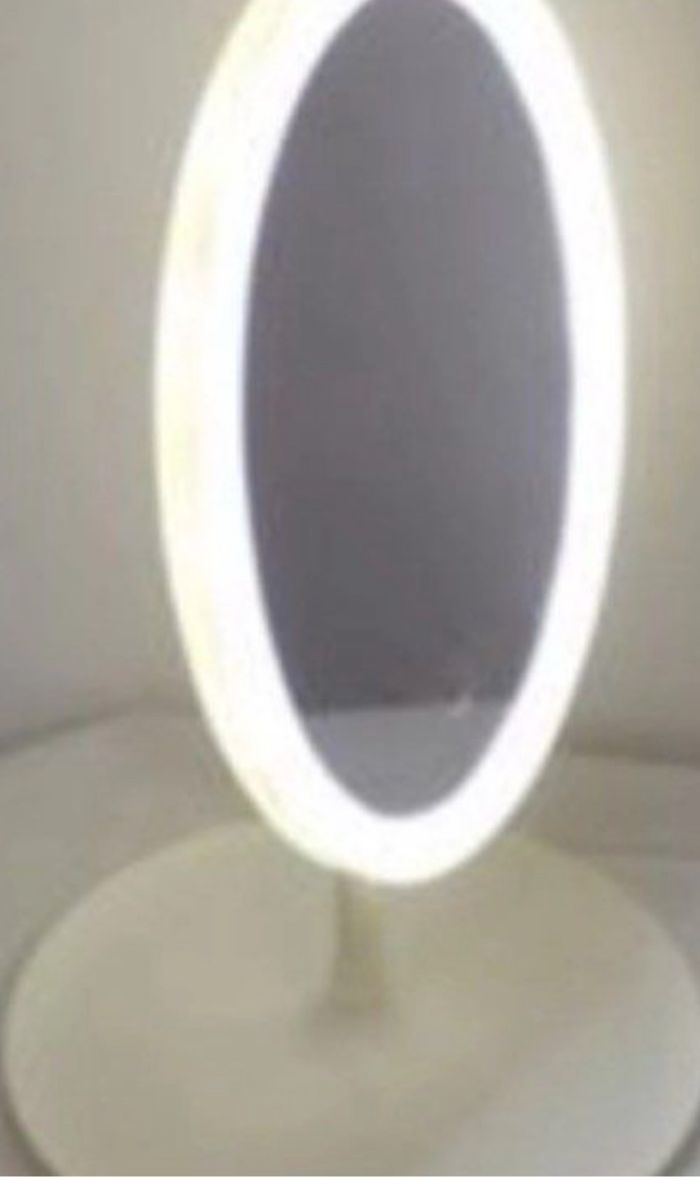 Miroir lumineux à recharge USB neuf - photo numéro 4