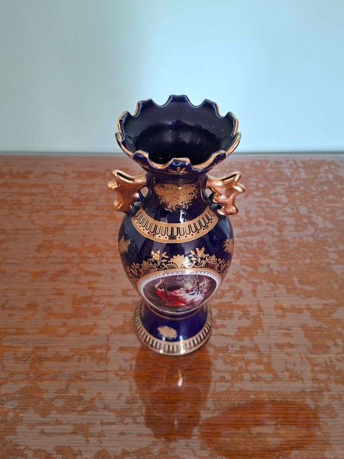 Vase antique décoratif en porcelaine - photo numéro 2