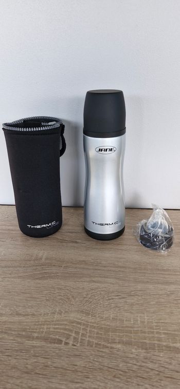 Biberon isotherme Jane 300mL neuf avec sa housse