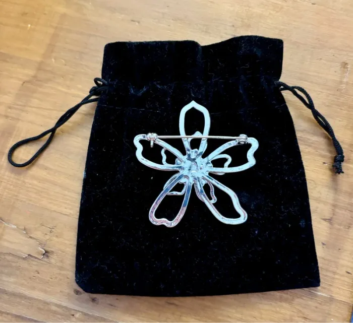 Jolie broche fleur argent bleus neuve - photo numéro 3