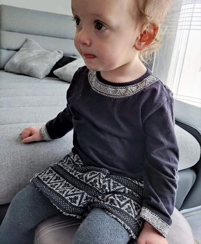 23 mois 2 ans ensemble Teeshirt Tao et short Vertbaudet 86 cm ( sans collant)