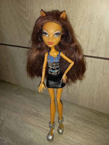 poupée monster high clawdeen wolf robe en simili cuir