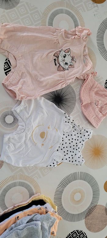 Lot 15 Vêtements été fille naissance 1 mois