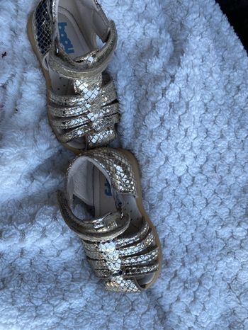 Chaussure bébé doré