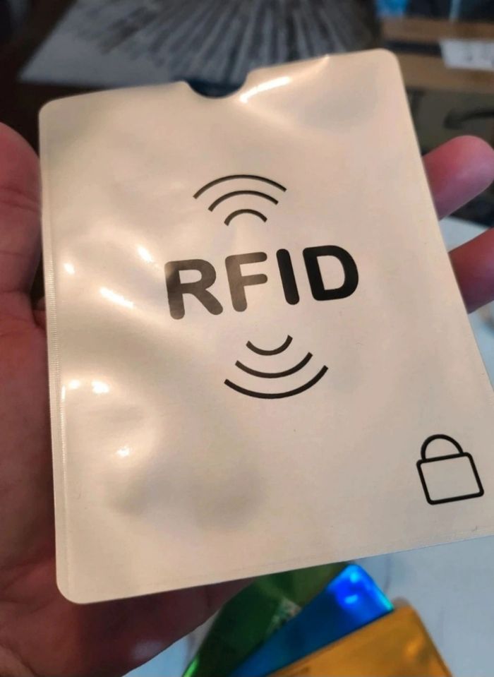 Protection carte bancaire et passeport - photo numéro 4