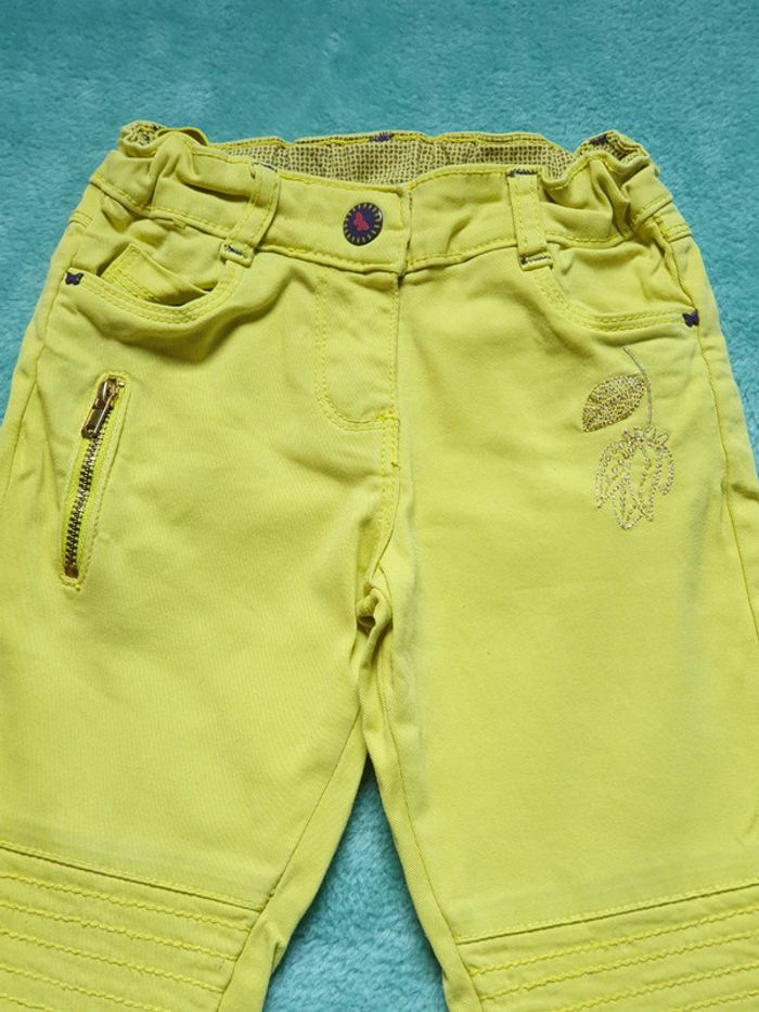 Tres beau jean jaune 3 ans - photo numéro 2