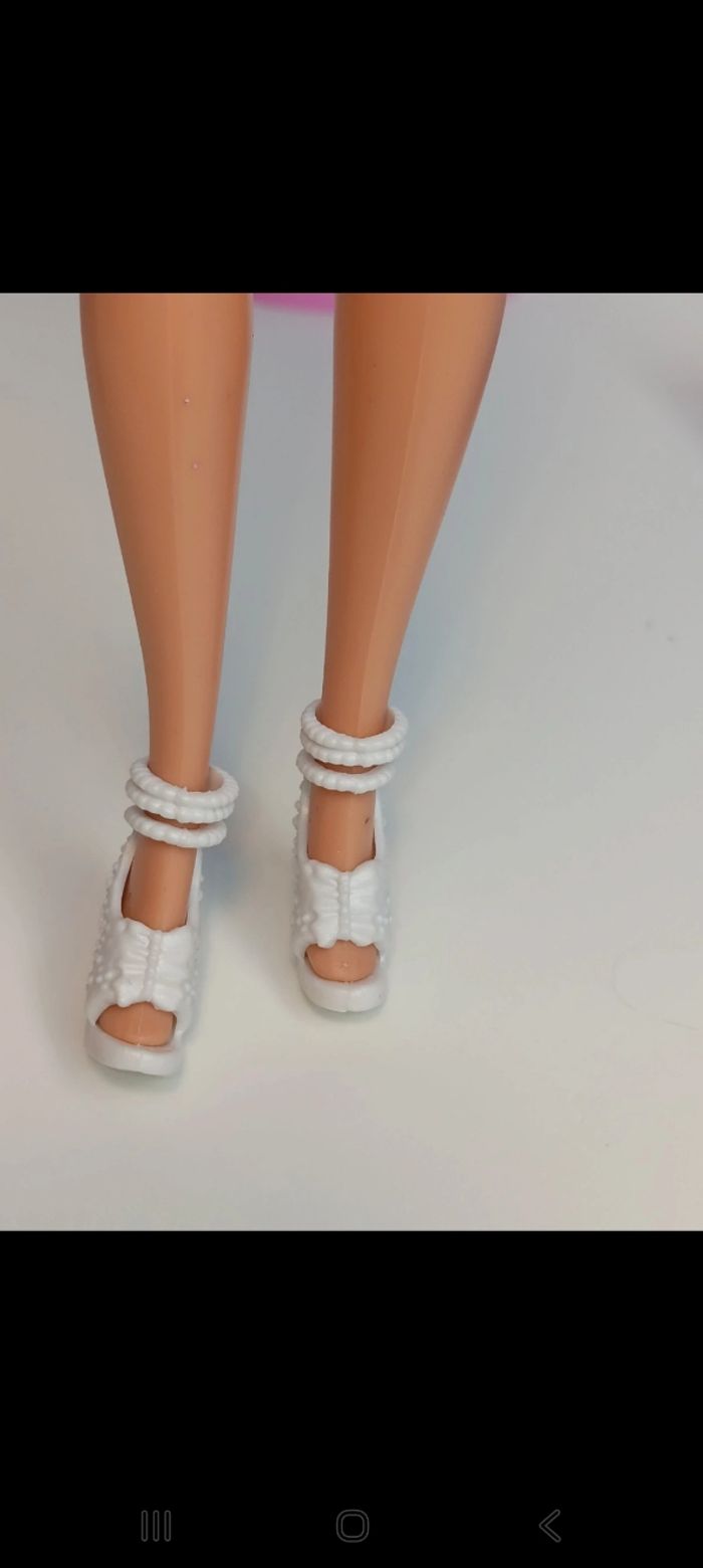 Poupée mattel Barbie Fashion Meets Fairytale Series x9439
Poupée et ensemble compris - photo numéro 8