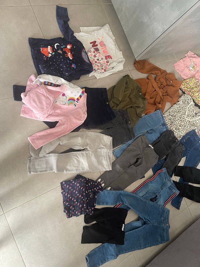 Lot 52 vêtement 5ans - photo numéro 3