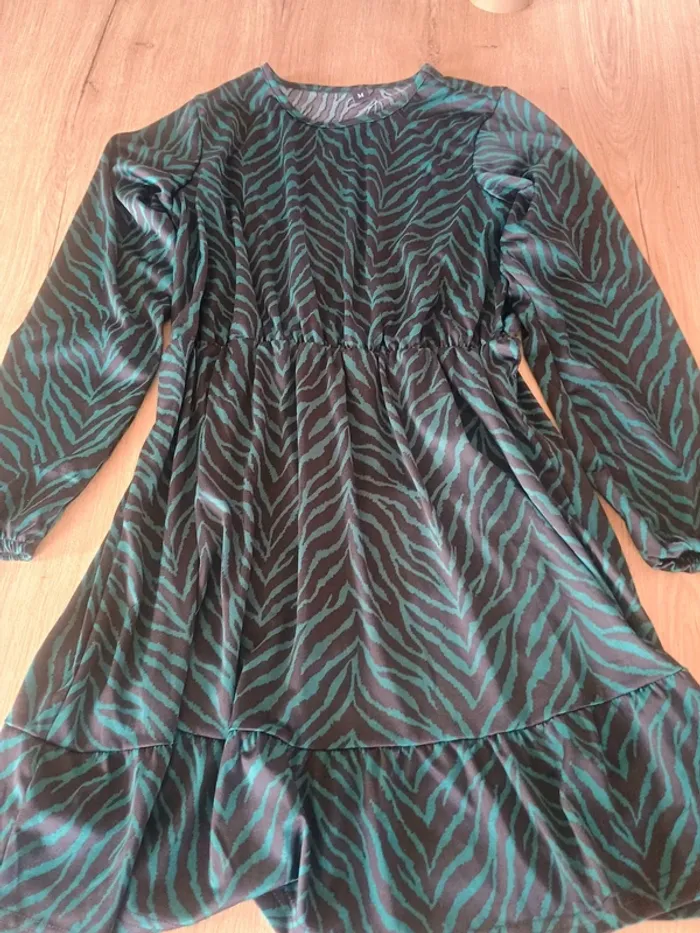 Robe mi-longue fleurie - photo numéro 4