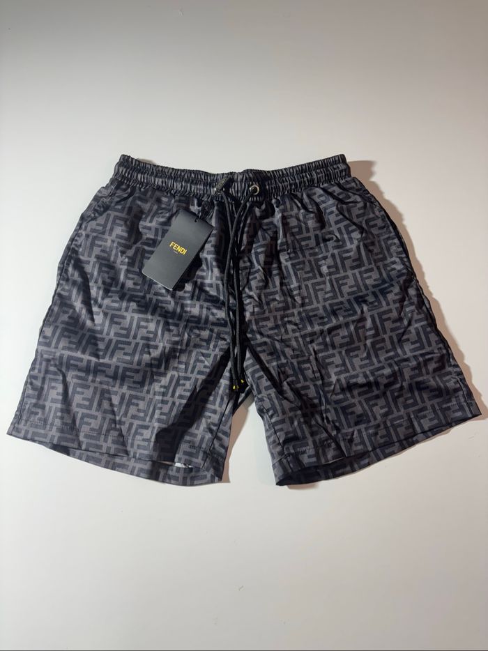 Short fendi neuf avec étiquette