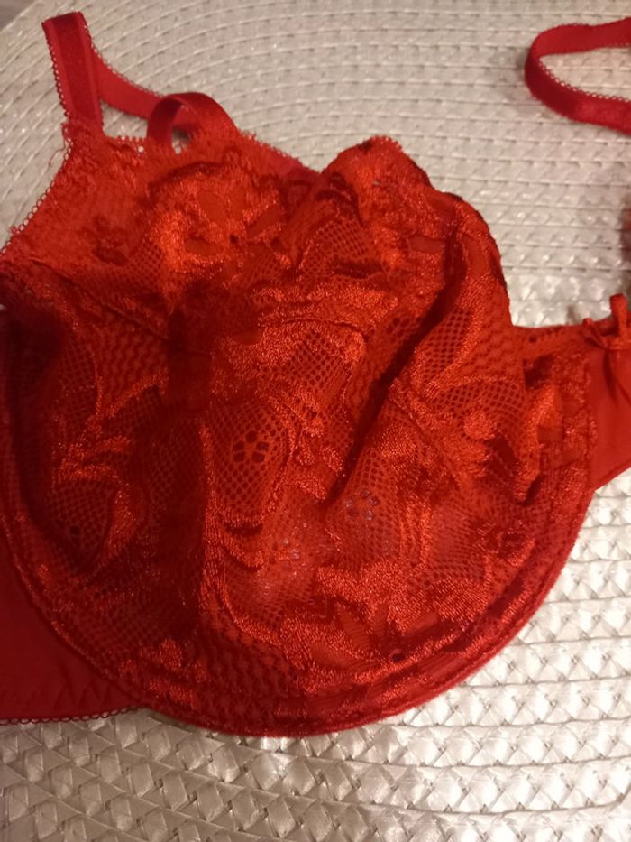 🥰 Soutien gorge taille 100d rouge dentelle - photo numéro 2