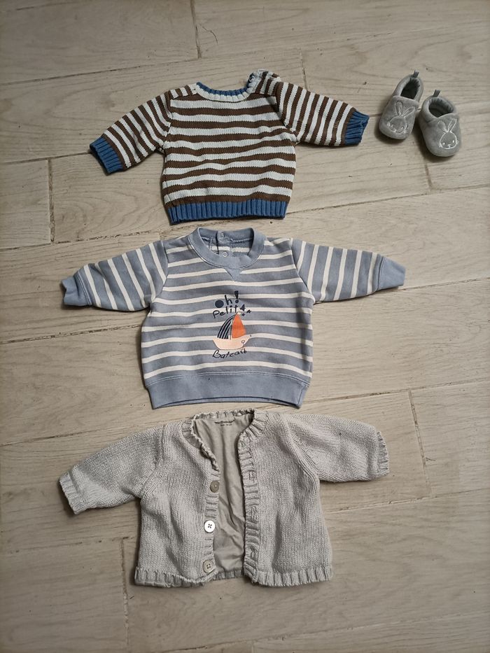 Lot pulls,gilet,chausson