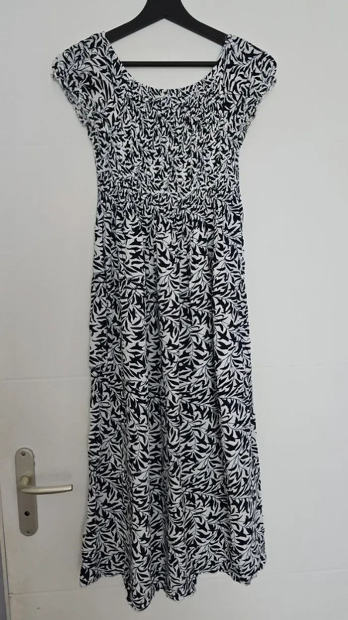 Robe longue noir et blanche