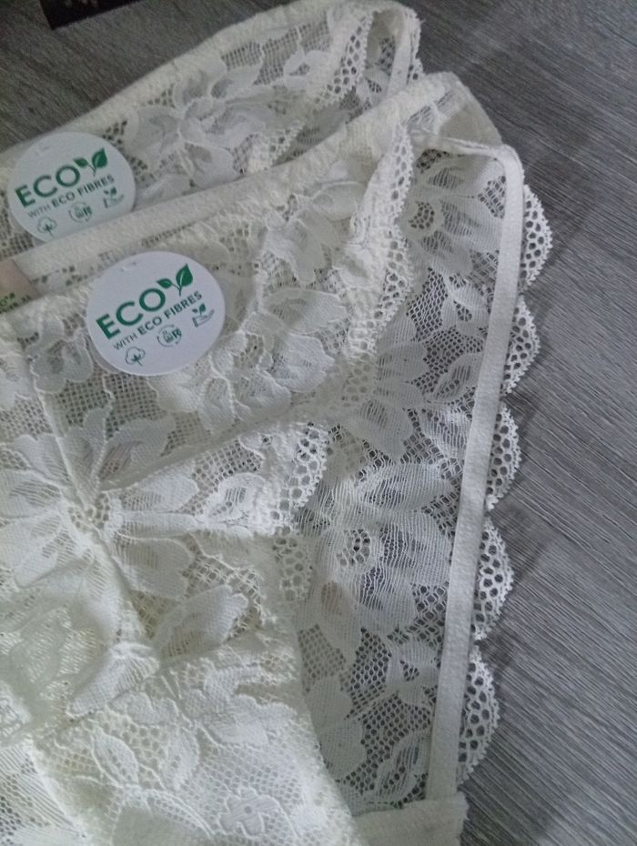 Joli lot de 2 culottes dentelle dû XS peut aller à un S - photo numéro 3