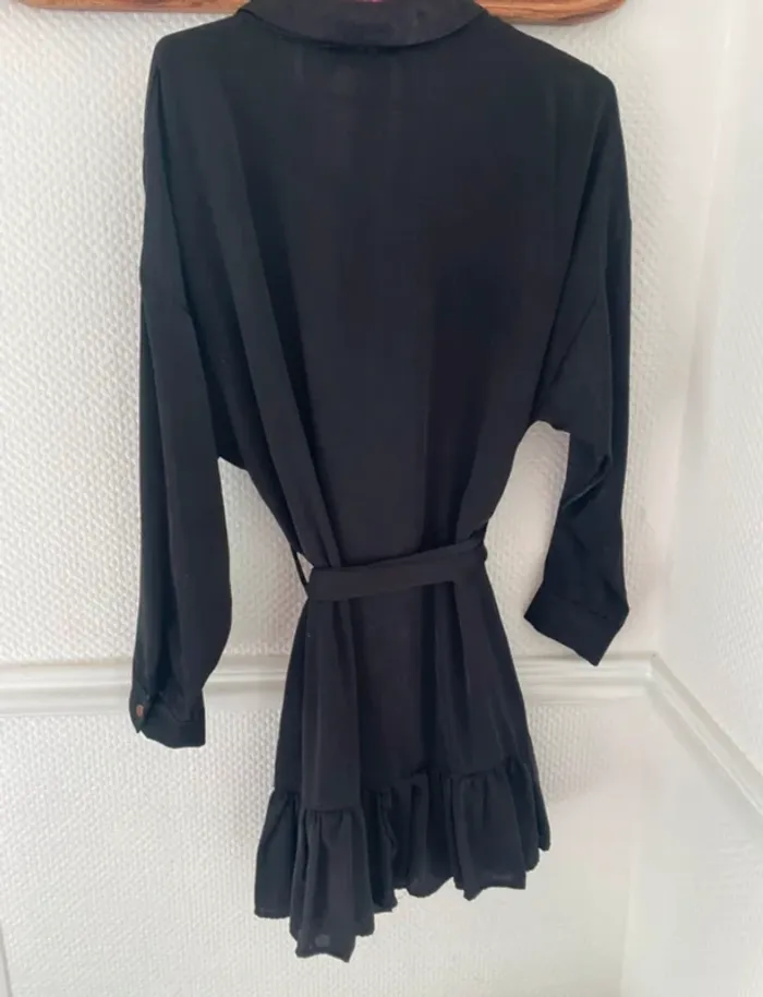 robe chemise noir satin avec ceinture zara - photo numéro 2