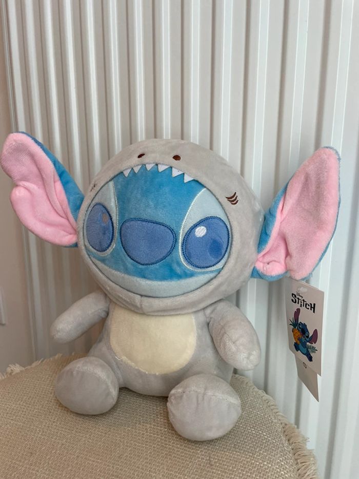 Peluche Disney Stitch requin 🦈 - photo numéro 2