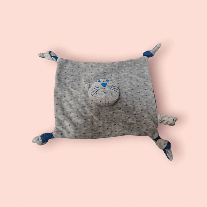 Doudou plat chat gris étoiles bleues Monoprix