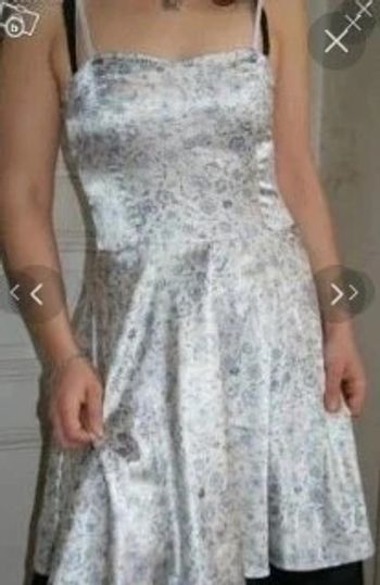 Robe d'été neuve satinée t 36