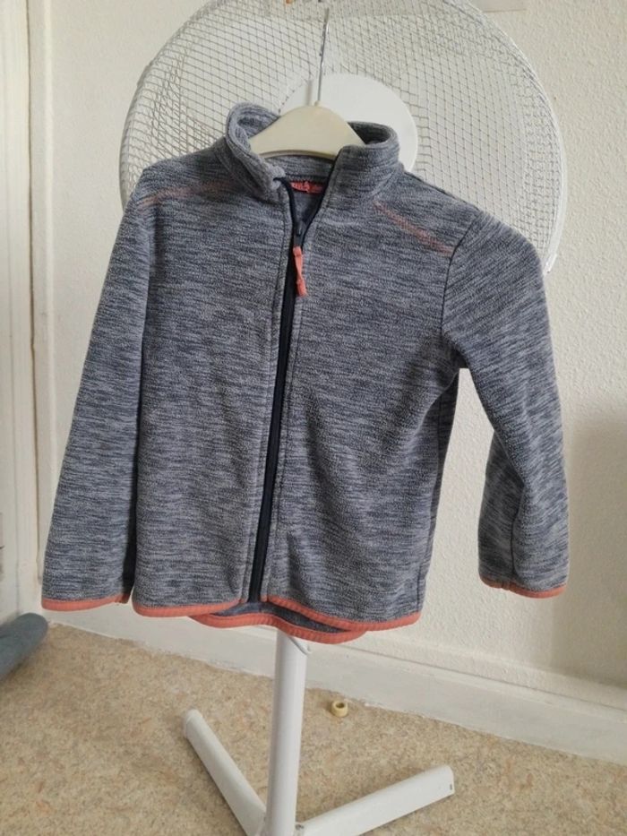 Veste polaire fille. Taille 5 ans TISSAÏA (Leclerc ) - photo numéro 2