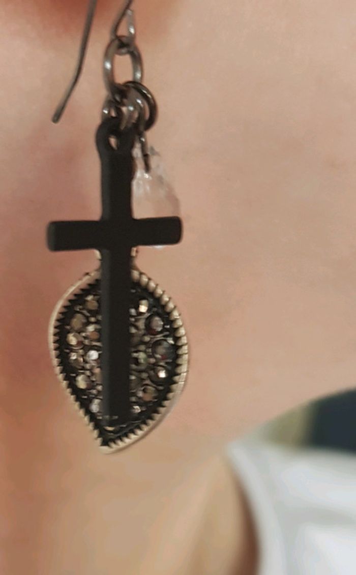 Boucles d' oreilles  fantaisie - photo numéro 2