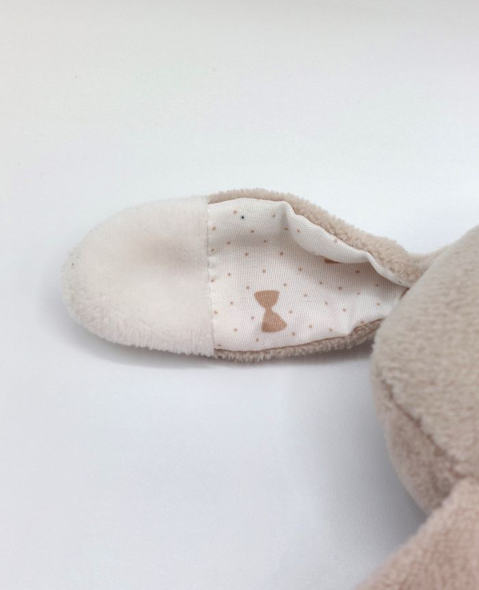 Doudou plat lapin beige AUCHAN nuage blanc yeux dormeurs joues bleues nœud papillon - photo numéro 4