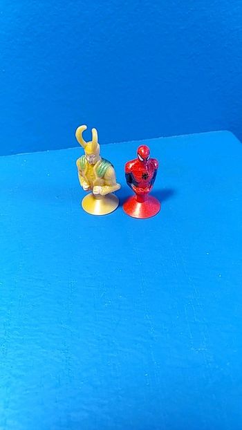Lot deux figurines ventouses