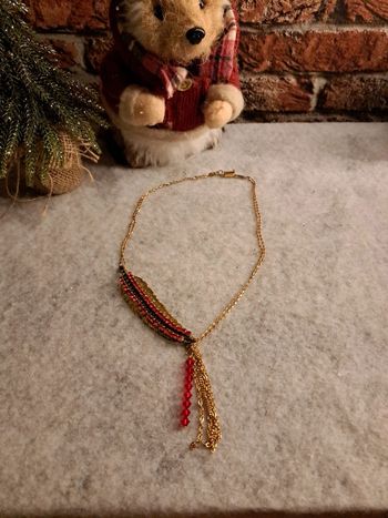 Collier grosses plumes à strass noir et rouge