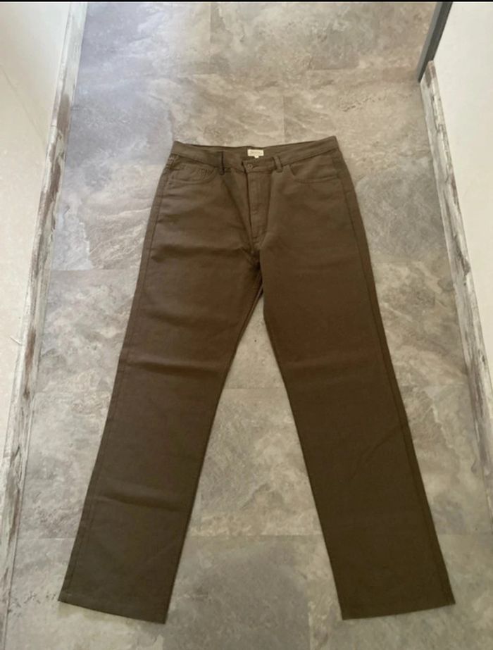 Pantalon marque Burton taille 46 en très bon état